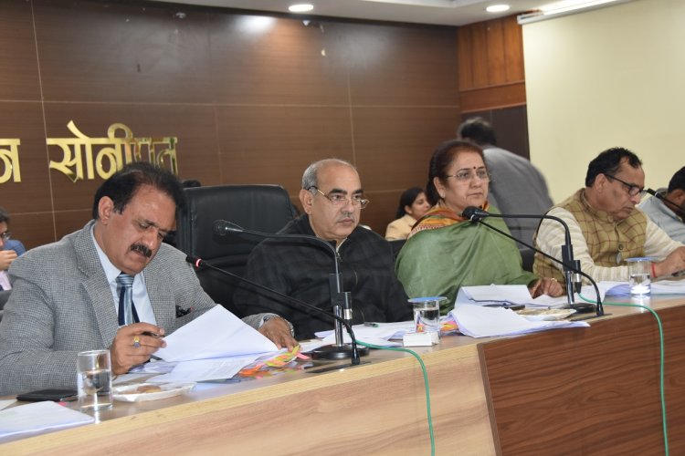 परिवहन मंत्री मूलचंद शर्मा ने कष्ट निवारण समिति की बैठक में दिव्यांग की ट्राईसाईकिल की मांग को जाने से पहले पूरा किया