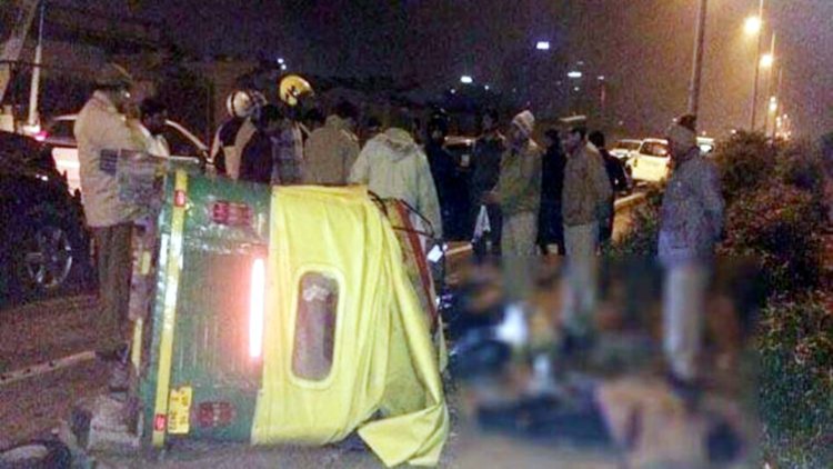 ट्रक और ऑटो रिक्शा की टक्कर में छह लोगों की मौत