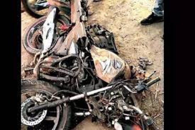 महाराष्ट्र में दो मोटरसाइकिल और पिकअप ट्रक में टक्कर, चार लोगों की मौत