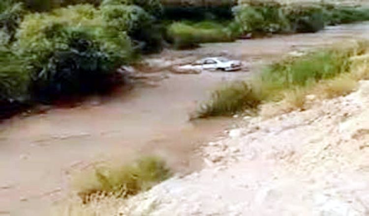 ईरान में अचानक आई बाढ़ में कम से कम तीन लोगों की मौत