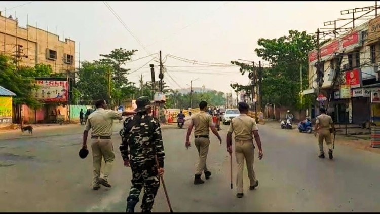 संबलपुर में दो समूहों के बीच झड़प, अनिश्चितकालीन कर्फ्यू लागू