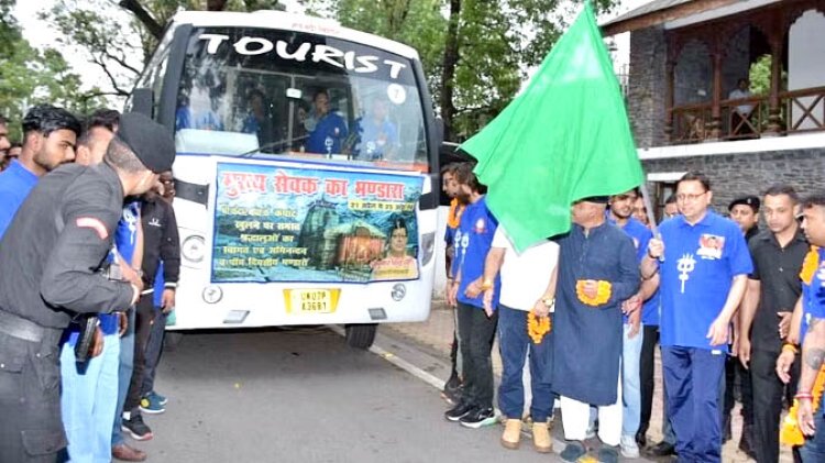 केदारनाथ धाम के लिए सेवादारों के वाहन को धामी ने हरी झंडी दिखाकर रवाना किया