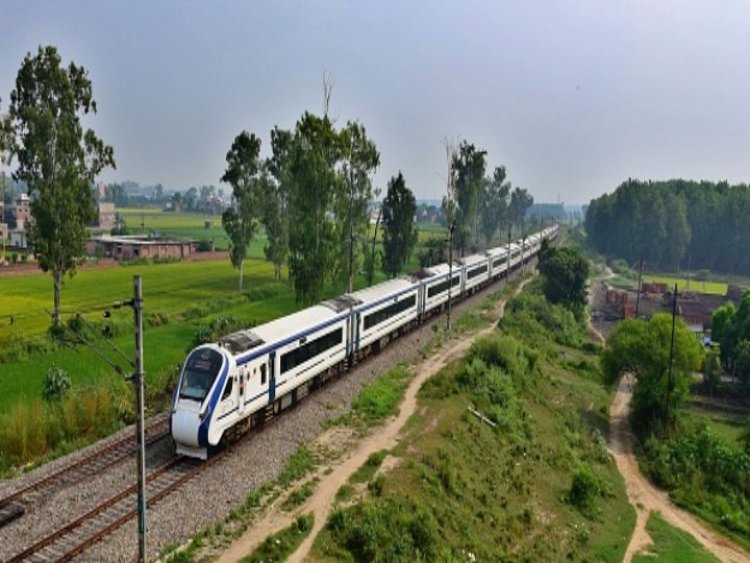 कोंकण रेलवे लाइन पर वंदे भारत ट्रायल बेसिस पर चली