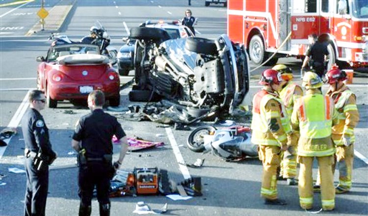 कैलिफोर्निया में कई वाहनों की टक्कर में तीन लोगों की मौत