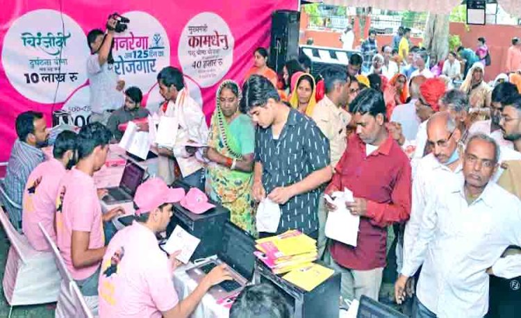 जयपुर जिले के 10 लाख से ज्यादा परिवारों को दिए मुख्यमंत्री गारंटी कार्ड
