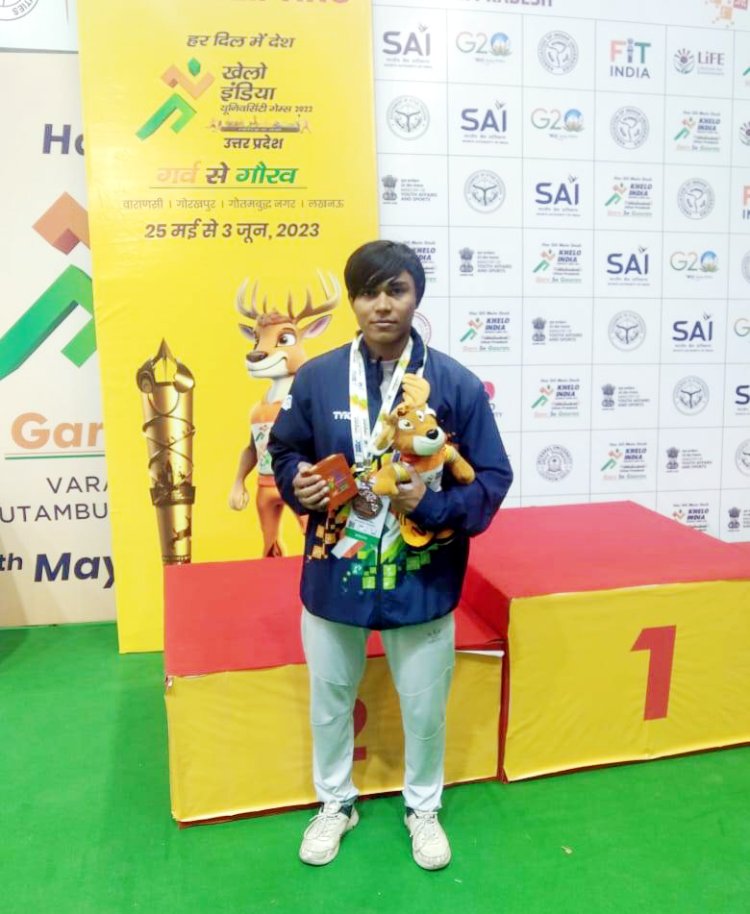वेइटलिफ्टर अंशुल और नविता ने नोएडा में खेलो इंडिया यूनिवर्सिटी गेम्स में जीते पदक