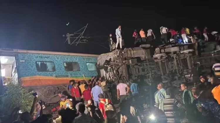 बड़ा ट्रेन हादसा, कोरोमंडल एक्सप्रेस बालासोर में पटरी से उतरी