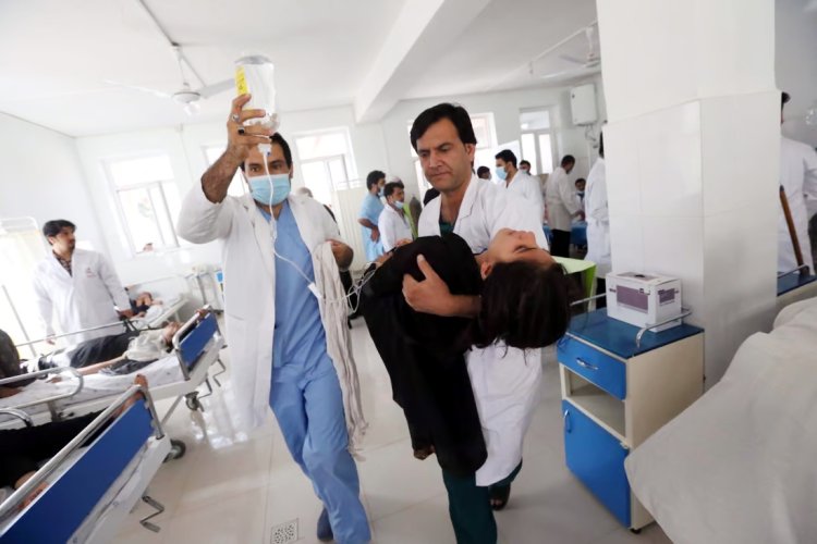 अफगानिस्तान में स्कूली छात्राओं को जहर दिया, अस्पताल दाखिल