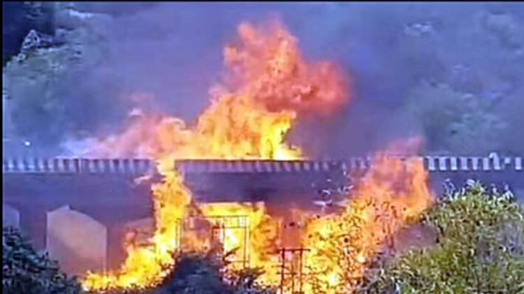 पुणे-मुंबई एक्सप्रेसवे पर रसायन से भरे टैंकर में आग लगने से चार की मौत, तीन घायल