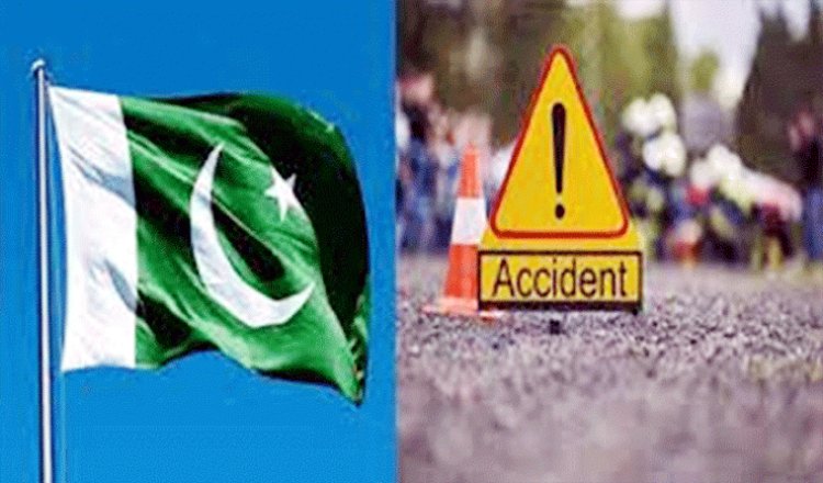 पाकिस्तान में यात्री बस पलटी, 14 की मौत, 20 घायल