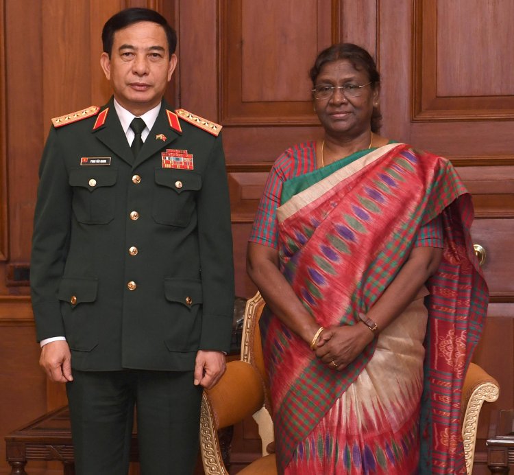 वियतनाम के रक्षा मंत्री ने राष्ट्रपति मुर्मू से मुलाकात की