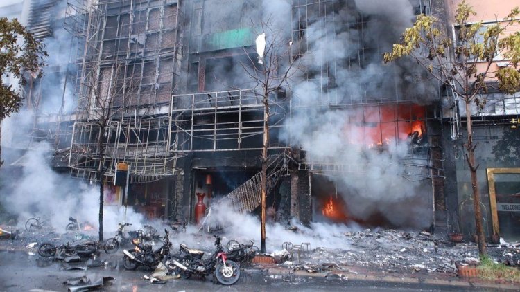 वियतनाम में ‘ट्यूब हाउस’ में आग लगने से तीन किशोरों की मौत
