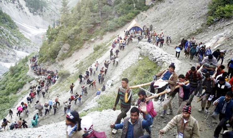 जम्मू आधार शिविर से 3025 श्रद्धालुओं का नया जत्था अमरनाथ गुफा के लिए रवाना