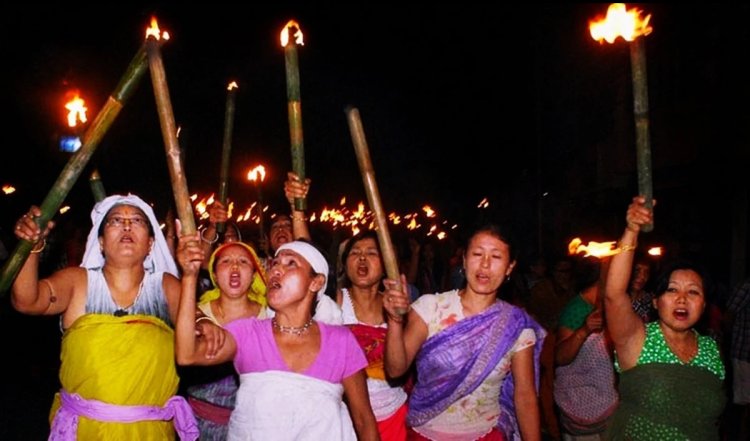 मणिपुर में आदिवासी महिलाओं ने किया प्रदर्शन