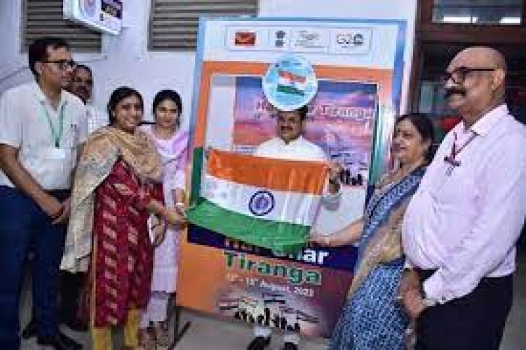 देवुसिंह चौहान ने राष्ट्रीय ध्वज खरीद कर शुरू किया हर घर तिरंगा अभियान