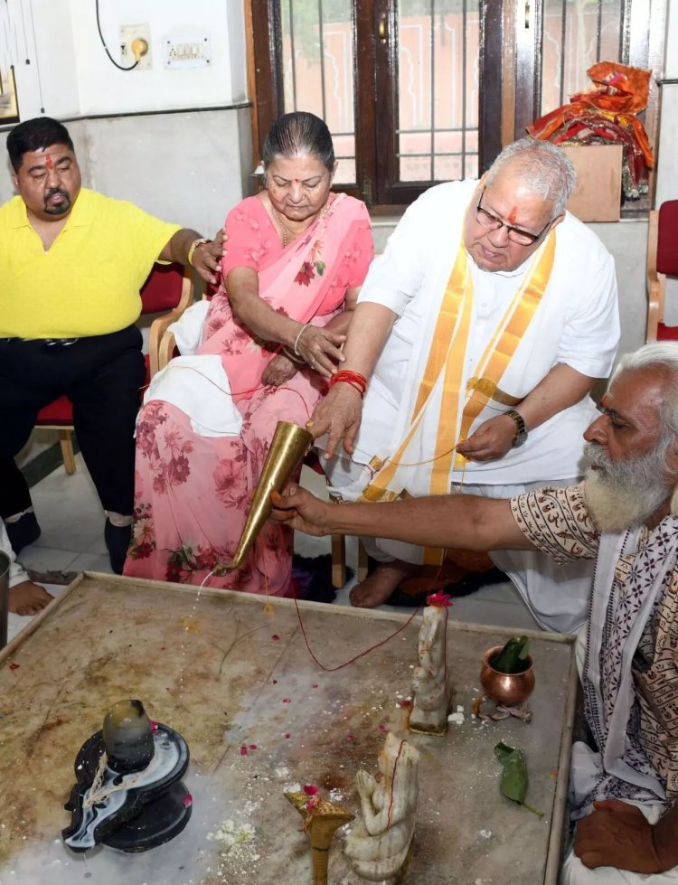 मिश्र ने सावन के सोमवार पर किया शिव मंदिर में रुद्राभिषेक