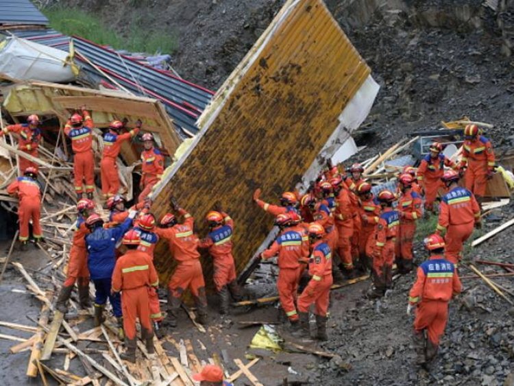 चीन बारिश के कारण हुए भूस्खलन में सात लोग लापता