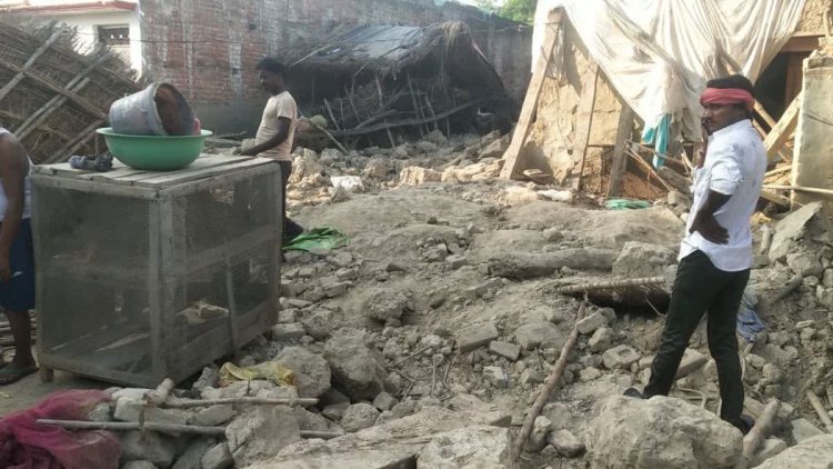 बाराबंकी : कच्चे मकान के गिरने से मलबे में दबकर दो बच्चों की मौत