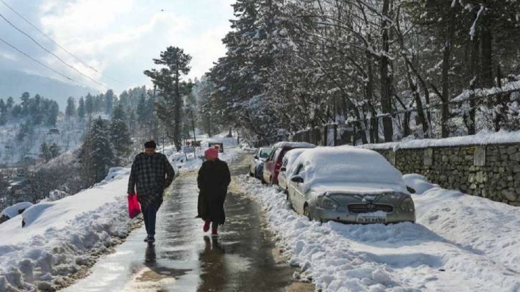 कश्मीर में बारिश, ऊंची चोटियों पर हिमपात के आसार : आईएमडी