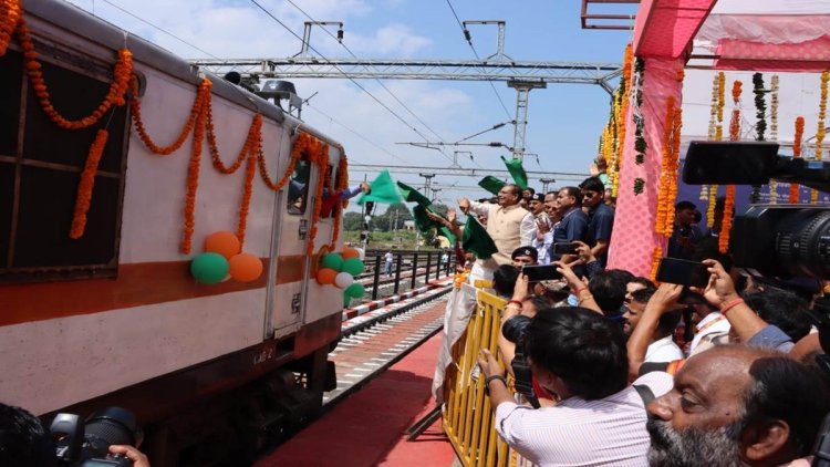 शहडोल-नागपुर ट्रेन को शिवराज ने दिखायी हरी झंडी
