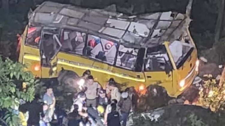 हरियाणा के पर्यटकों का वाहन खाई में गिरने से सात की मौत, 24 घायल