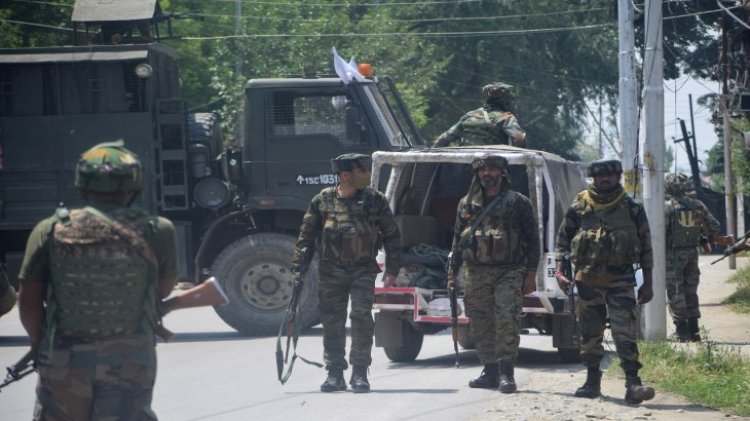 पाकिस्तान में सैन्य अभियानों में दो सैनिक, दो आतंकवादी मारे गए