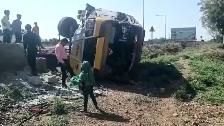 शिवपुरी में यात्री बस के पलटने से कई यात्री घायल