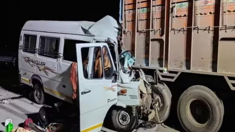 मुंबई में सड़क दुर्घटना में तीन की मौत, 12 घायल