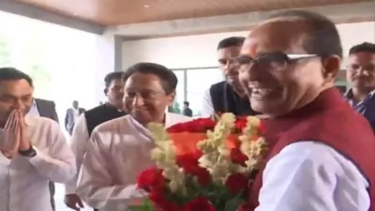 मध्य प्रदेश: मुख्यमंत्री चौहान से मिले कमलनाथ, जीत की दी बधाई
