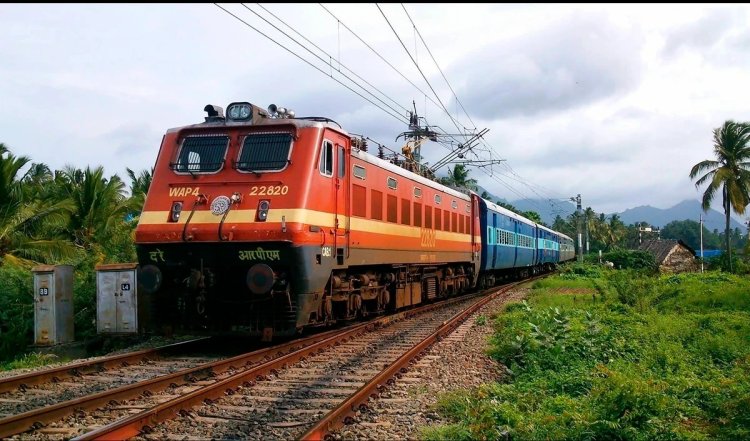 बिहार : ट्रेन में आग लगी, हताहत होने की सूचना नहीं
