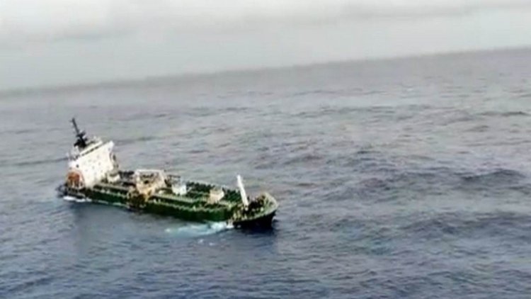 भारतीय तट रक्षक ने केरल के समुद्री तट पर 14 मछुआरों को डूबने से बचाया