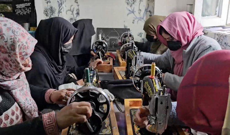 कौशल प्रशिक्षण पाकर आत्मनिर्भर हो रही हैं कश्मीर की महिलाएं