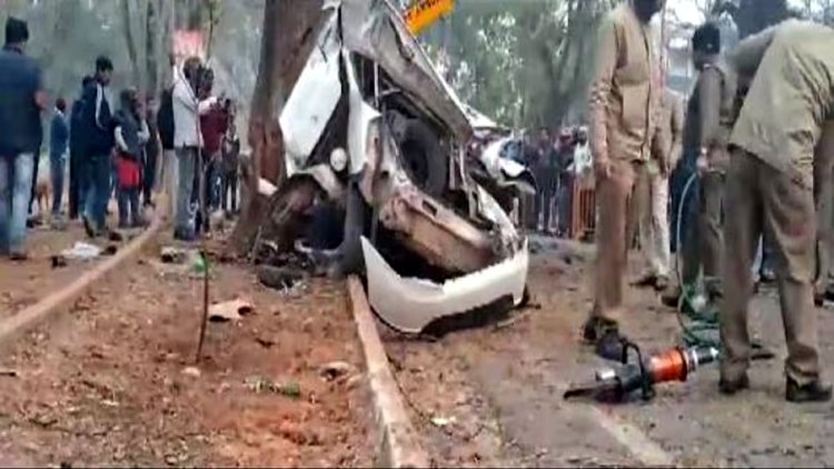 झारखंड के जमशेदपुर में सड़क दुर्घटना में छह लोगों की मौत