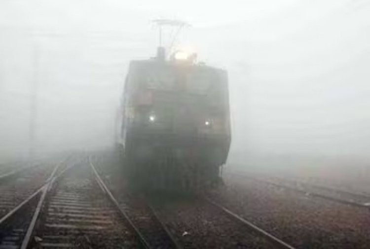 दिल्ली में न्यूनतम न्यूनतम तापमान 5.3 डिग्री सेल्सियस रहा, 20 ट्रेन की देरी से चल रही