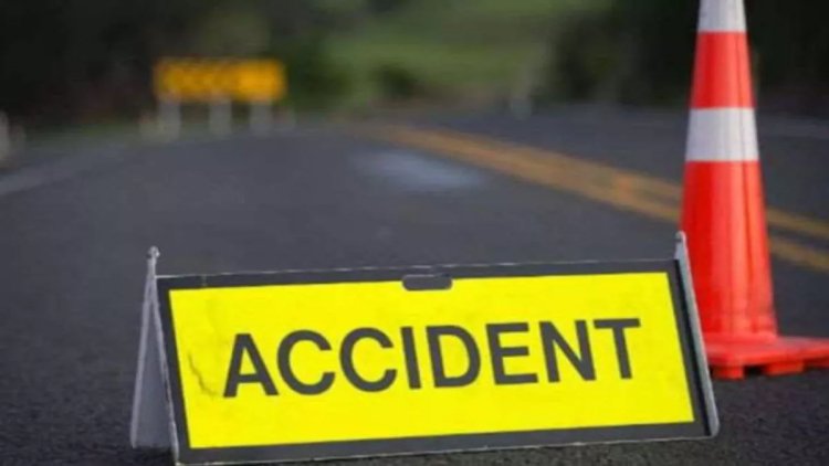झारखंड के रामगढ़ जिले: सड़क किनारे ट्रक से टकराई कार, तीन की मौत, चार घायल
