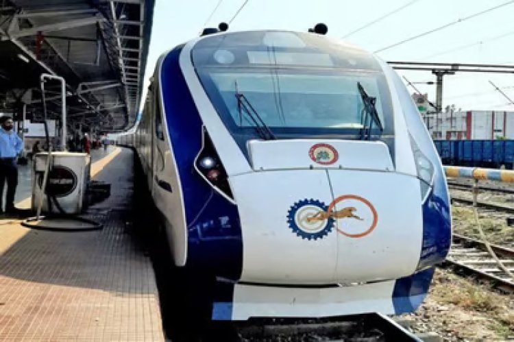 मुंबई जा रही वंदे भारत ट्रेन में तकनीकी खामी के कारण 30 मिनट की हुई देरी