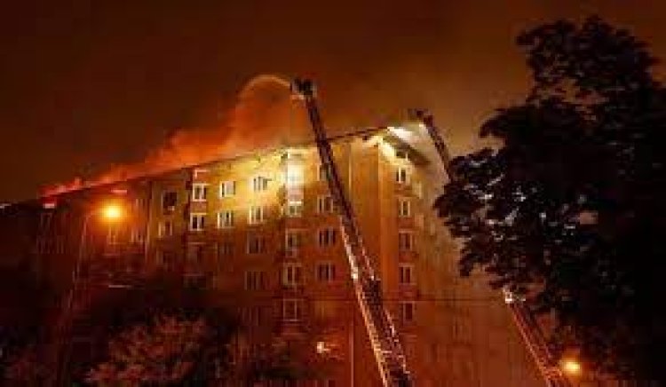 रूस में एक इमारत में आग लगने से 400 से अधिक लोगों को निकाला