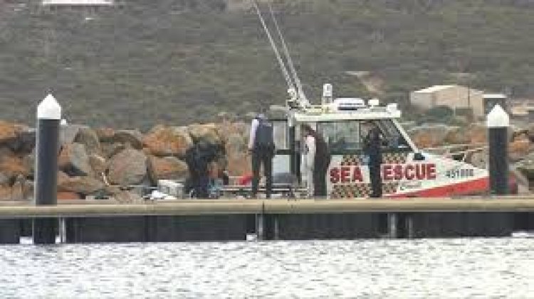 ऑस्ट्रेलिया में मछली पकड़ने वाली नाव के पलटने से तीन की मौत
