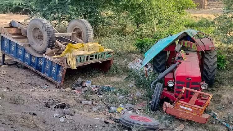 मैनपुरी : ट्रक की टक्कर से पलटी ट्रैक्टर-ट्रॉली, 04 की मौत, 24 घायल