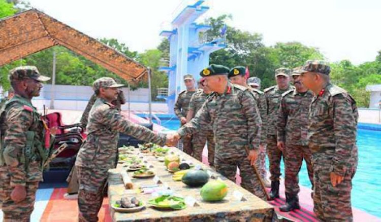 दक्षिणी कमान प्रमुख ने सेना की परिचालन तैयारियों की समीक्षा के लिए पंगोडे का दौरा किया