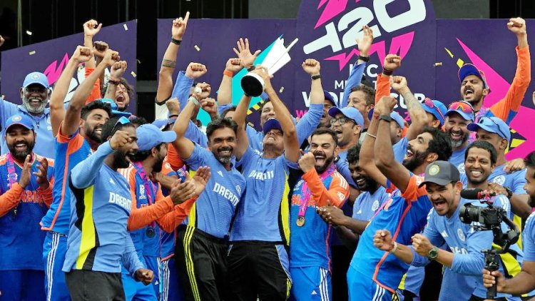 17 साल में तीन कप... और टीम इंडिया ने पूरा कर लिया वर्ल्ड कप का 'चौका'