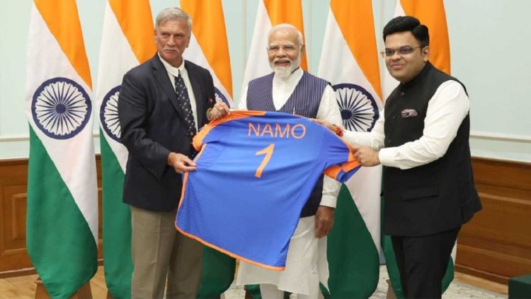 मोदी मिले टी-20 विश्वकप विजेता टीम से, बीसीसीआई अधिकारियों ने भेंट की जर्सी