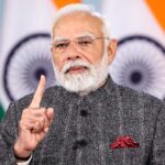 प्रधानमंत्री नरेंद्र मोदी ने राष्ट्रीय युद्ध स्मारक पर वीर सैनिकों को सम्मानपूर्वक नमन किया।